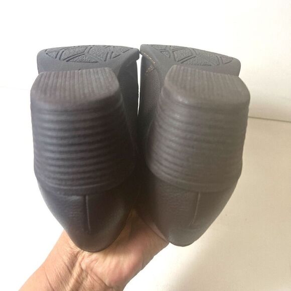 BOC Born Brown Leather Block Heel Slip On Pump Womens Size 10 M Shoes - Picture 6 of 12